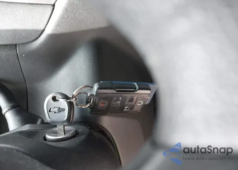 2020 Chevrolet Silverado 1500 2Wd Short Bed Custom z USA, uszkodzony, nr VIN 3GCPWBEK0LG135949